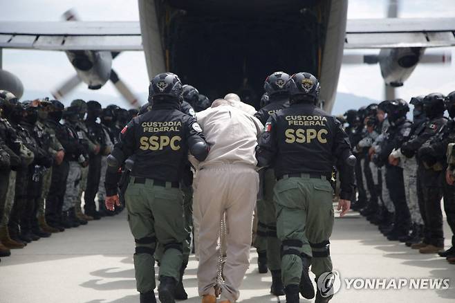 마약 밀매 멕시코 수감자 미국으로 인도 [멕시코 정부 제공. 로이터 연합뉴스 자료사진. 재판매 및 DB 금지]