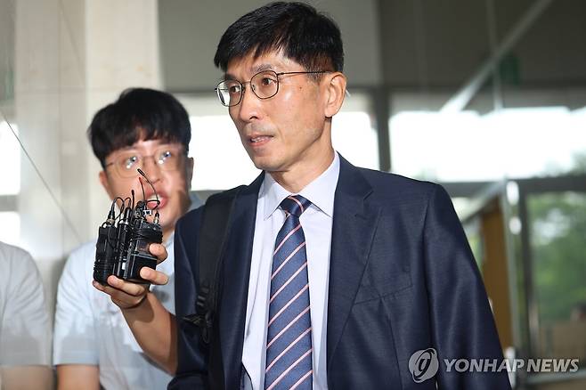 지난 8일 참고인 조사 출석하는 임기훈 전 국방비서관 [연합뉴스 자료사진]