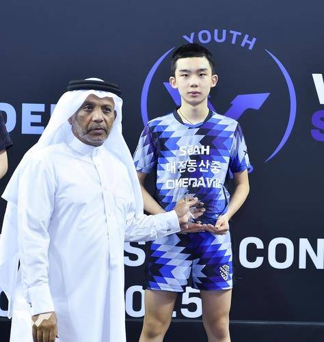 WTT 유스 스타 컨텐더 도하 U-19, U-15 단식 우승을 석권한 이승수(오른쪽) [WTT 방송 화면 캡처. 재판매 및 DB 금지]