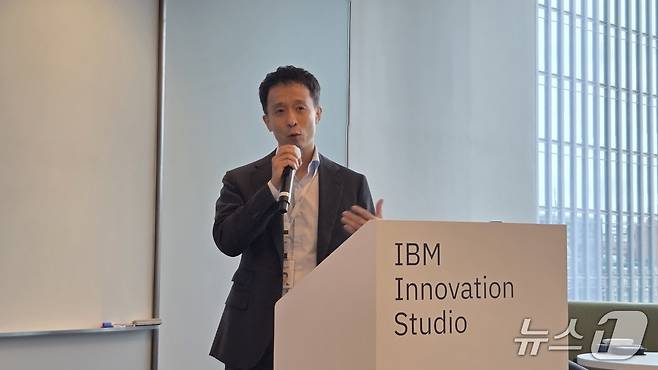 김경홍 한국IBM 파워 사업 총괄 상무가 보안 인프라 역할과 강화 전략을 발표하고 있다. 2025.8.21 뉴스1 ⓒ News1 김민석 기자