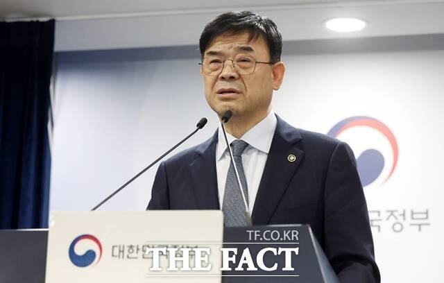 이상경 국토교통부 제1차관이 21일 오후 서울 종로구 정부서울청사에서 외국인 토지거래허가구역 지정 관련 브리핑을 하고 있다. /뉴시스