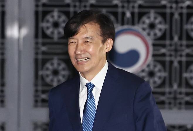 이재명 정부 첫 특별사면·복권 대상에 오른 조국 전 조국혁신당 대표가  지난15일 새벽 구로구 서울남부구치소를 나서고 있다. 2025.8.15/뉴스1