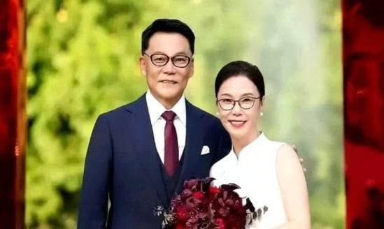 중국 온라인 서점 중 하나인 ‘당당’의 공동 창립자인 리궈칭(왼쪽)과 독일계 중국인으로 알려진 경제 저널리스트 장단홍./SCMP