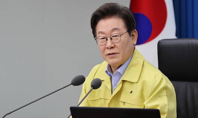 이재명 대통령이 21일 오후 서울 용산 대통령실 청사에서 열린 제8차 수석 보좌관 회의에서 머리발언을 하고 있다. 김태형 기자 xogud555@hani.co.kr