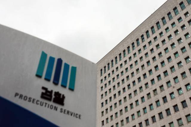 이재명 정부의 인수위 역할을 하는 국정기획위원회가 13일 '국정운영 5개년 계획안'을 발표했다. 이날 국정기획위가 밝힌 123대 국정과제에는 검찰청 폐지와 공소청·중대범죄수사청 신설 등 권력기관의 권한 개혁이 포함됐다. 사진은 이날 서울 서초구 대검찰청. 연합뉴스