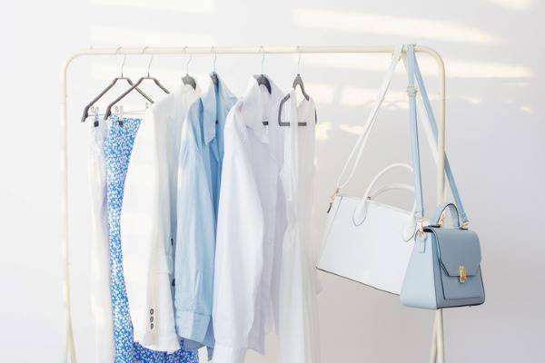 미세 플라스틱 노출을 줄이려면 천연 섬유 의류를 입고, 일회용 용기 사용을 피하며, 자동차 대신 자전거를 이용하는 것이 좋다./사진=게티이미지뱅크