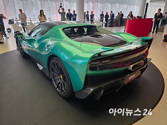 페라리 '296 스페치알레' 후측면. [사진=김종성 기자]