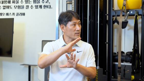 김병곤 스포츠 의학 박사는 ″겉으로 보이는 부위만 열심히 가꾸면 오히려 신체 나이 노화를 앞당길 수 있다″고 설명했다. 중앙포토