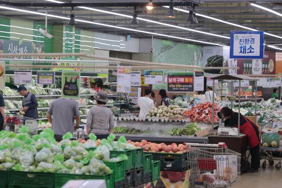 서울 서초구 양재 하나로마트 채소판매대. 연합뉴스