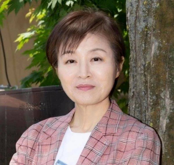 장편소설 ‘희주’를 펴낸 박향 작가.  강 제공