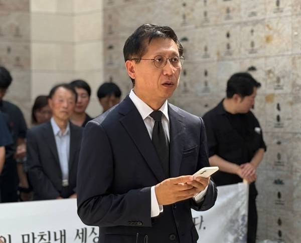 ▲21일 오후 2시 경기 분당 메모리얼 파크에서는 고 이용마 기자 6주기 추도식이 열렸다. 박성호 방송기자연합회장. 사진=윤유경 기자.