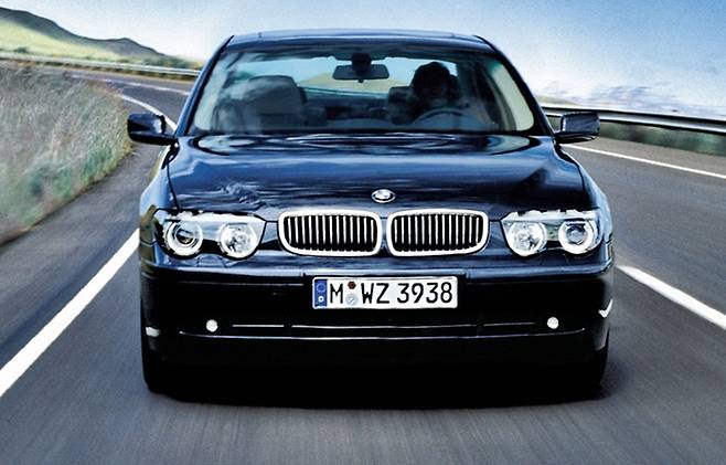 벤츠 S클래스에 승리한 4세대 BMW 7시리즈 [사진출처=BMW]