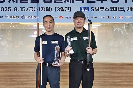 3쿠션 어르신부 우승 이대현(왼쪽) 준우승 최부림. (사진=서울당구연맹)
