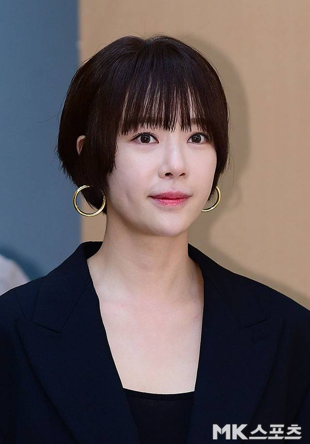 검찰이 자신이 소유한 회사의 공금을 횡령했다는 혐의를 받는 그룹 슈가 출신 배우 황정음에게 징역 3년을 구형했다.  사진=김영구 기자