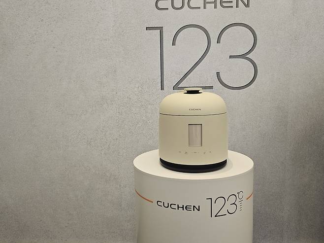 프리미엄 주방가전기업 쿠첸이 출시한 국내 최고 2.2 초고압 ‘123 밥솥’.김광우 기자.