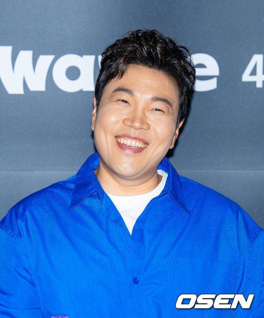 [OSEN=민경훈 기자]&nbsp;25일 오후 서울 용산구 한강로동 CGV 용산아이파크몰에서 웨이브를 통해 전편 공개되는 영국 범죄 느와르 액션 '갱스 오브 런던 시즌3’의 언론 시사회 및 기자간담회가 열렸다.‘갱스 오브 런던 시즌3’는 김홍선 감독이 아시아 감독 최초로 리드 디렉터를 맡아 시즌 전체의 연출 방향과 스타일을 총괄하며 화제를 모았다. 여기에 배우 신승환, 임주환 배우가 한국 갱단으로 짧지만 임팩트 있는 등장을 예고하며 기대감을 더한다.배우 신승환이 기자간담회에서 미소짓고 있다.&nbsp;2025.04.25 / rumi@osen.co.kr