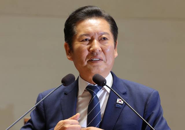 ▲더불어민주당 정청래 대표가 21일 서울 여의도 국회에서 쟁점법안 처리를 위한 8월 임시국회 본회의 개회를 앞두고 의원총회에서 발언하고 있다. ⓒ연합뉴스