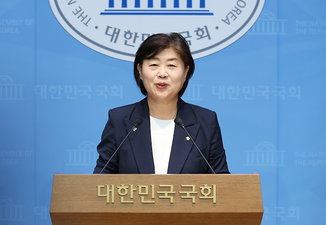서영교 더불어민주당 의원이 지난 6월 8일 서울 여의도 국회 소통관에서 현안 관련 기자회견을 열고 발언하고 있다. 연합뉴스