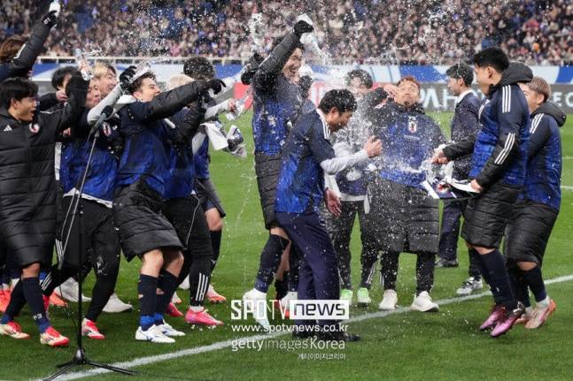 ▲ 2026 북중미 월드컵 우승이란 원대한 목표를 내건 일본축구가 약 10개월 앞으로 다가온 대회 준비에 여념이 없다. 월드컵 개최국인 멕시코, 미국과 평가전 일정을 차례로 잡은 데 이어 그간 상대적으로 약세를 보인 남미국과 만남에도 대비해 오는 10월 파라과이, 브라질과 친선경기를 확정했다.