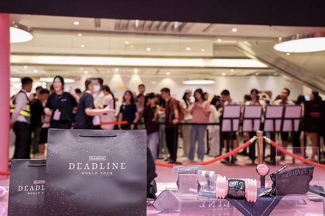 블랙핑크 中 팝업스토어 '인산인해'..상하이→베이징 5大 도시 '대란'