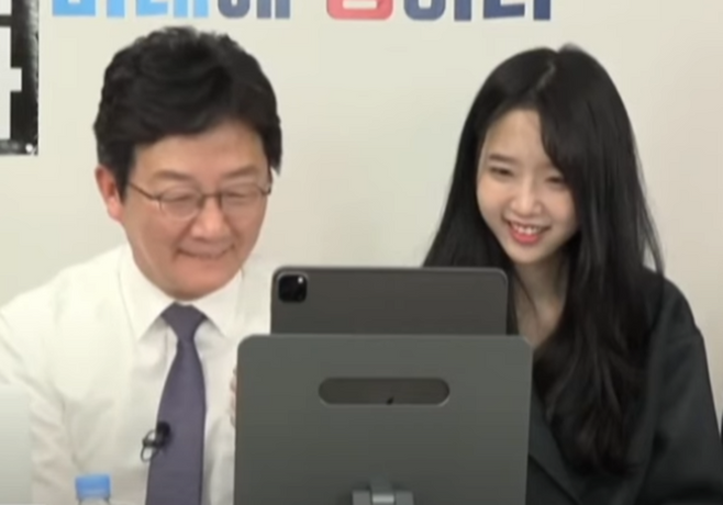 ▲ 유담씨가 4년 전 부친 유승민 전 국회의원이 운영하는 한 유트브 채널에 출연한 모습. /유승민TV 갈무리