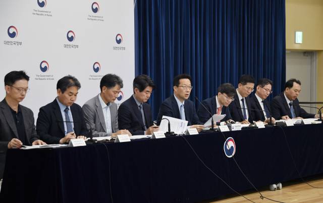 윤인대 기획재정부 차관보가 19일 정부세종청사 중앙동에서 열린