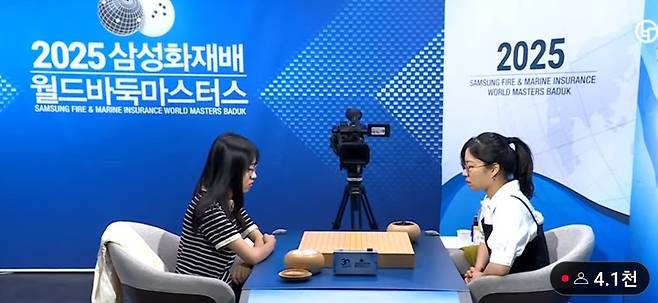 최정 9단(오른쪽)과 웨자옌 3단이 반상을 마주하고 있다.(사진 바둑TV 캡처)