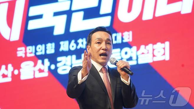 부산 출신 국민의힘 김민수 최고위원 후보가 12일 부산·울산·경남 합동연설회가 열린 부산 벡스코 오디토리움에서 연설하고 있다. (후보 제공. 재판매 및 DB금지) 2025.8.12/뉴스1 ⓒ News1 임순택 기자