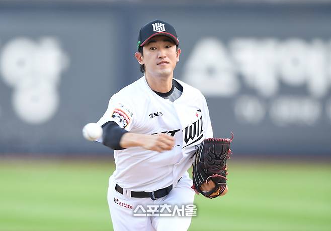 KT 고영표가 3일 수원 KT위즈파크에서 열린 2025 KBO리그 키움과 경기에서 역투하고 있다. 수원 | 최승섭 기자 thunder@sportsseoul.com