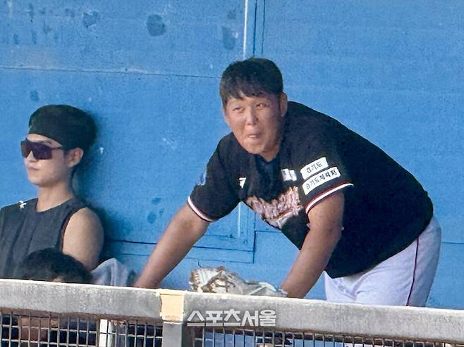서준원이 수원 파인이그스 더그아웃에서 웃고 있다. 화성 | 박연준 기자 duswns0628@sportsseoul.com