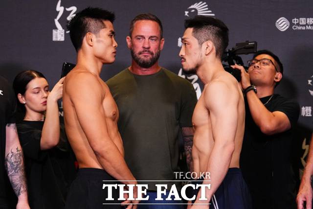 유수영(29, 우축)이 23일 중국 상하이 상하이체육관에서 열리는 UFC 파이트 나이트에서 샤오롱(27, 중국)과 맞붙는다. /UFC