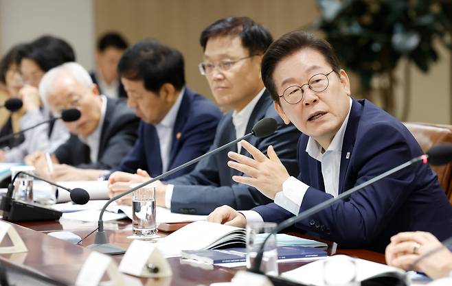 이재명 대통령이 22일 대통령실에서 열린 제1회 국가과학기술자문회의 전원회의에서 발언하고 있다. /연합뉴스