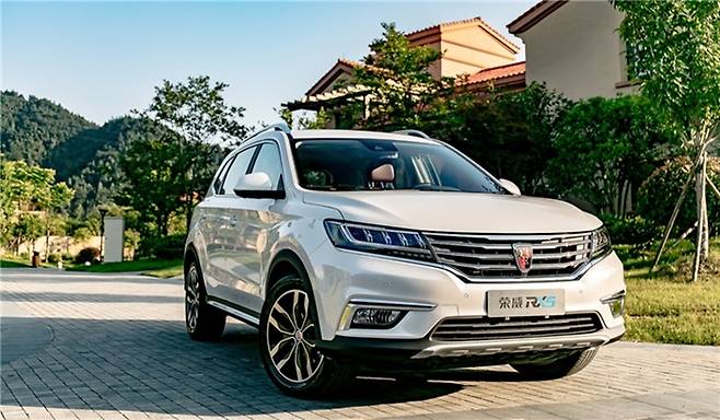 Banma의 AliOS 운영 체제를 탑재한 SAIC Motor의 Roewe RX5 스포츠 유틸리티. 사진=SAIC Motor