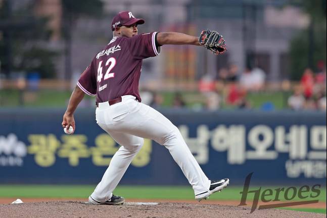 21일 광주 KIA전에서 투구하는 메르세데스. 키움 제공