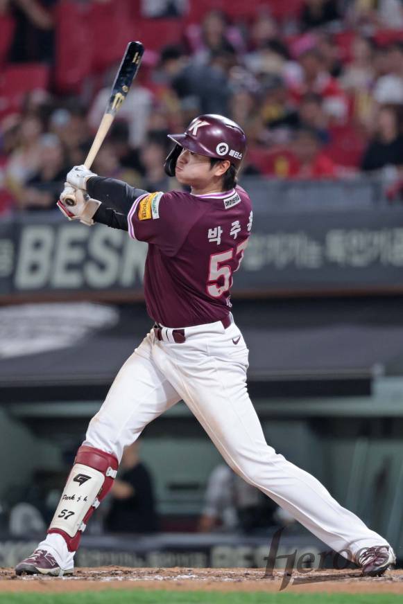 21일 광주 KIA전에서 토 탭으로 스윙하는 박주홍의 모습. 키움 제공