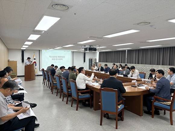 22일 청주시청 제2임시청사 소회의실에서열린 택시요금 읍·면 복합할증 개편 방안 연구용역 중간보고회 모습. [사진=청주시]