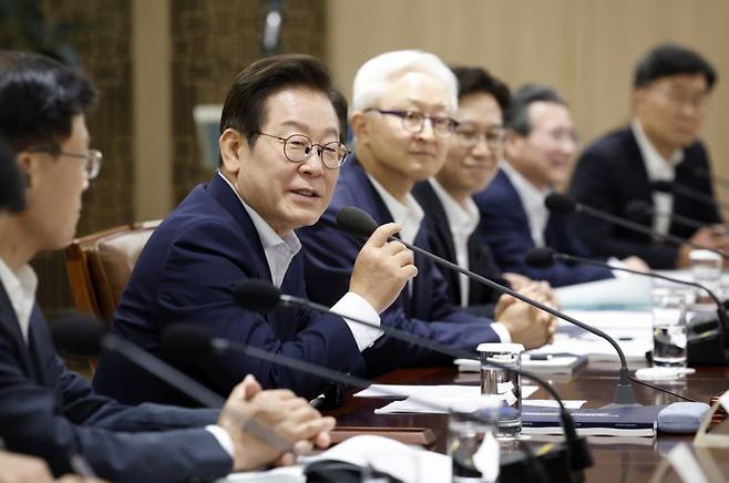 [서울=뉴시스] 최동준 기자 = 이재명 대통령이 22일 서울 용산 대통령실 청사에서 열린 제1회 국가과학기술자문회의 전원회의에서 발언하고 있다. 2025.08.22. photocdj@newsis.com /사진=최동준