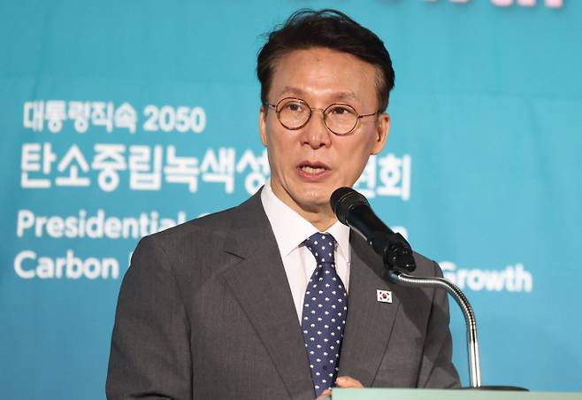 김민석 국무총리가 2025 탄소중립 녹색성장 글로벌 협력 콘퍼런스에 참석했다. 사진은 김민석 국무총리가 22일 서울 종로구 포시즌스 호텔에서 열린 탄소중립 글로벌 협력 컨퍼런스에서 개회사를 하고 있는 모습. /사진=뉴시스