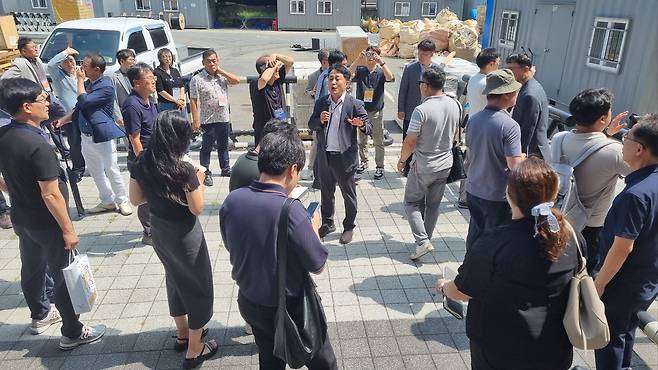 김상철 APEC준비지원단 단장이 21일 주요 언론인 100여 명을 아시아태평양경제협력체(APEC) 준비 현장으로 초청해 APEC 정상회의 준비 상황 등을 설명하고 있다.[사진=김병진 기자]