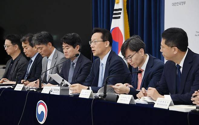 [서울=뉴시스] 윤인대 기획재정부 차관보가 19일 오전 세종시 정부세종청사에서 열린 '새정부 경제성장전략 상세 브리핑'에서 주요내용을 발표하고 있다. (사진=기획재정부 제공) 2025.08.22. photo@newsis.com *재판매 및 DB 금지