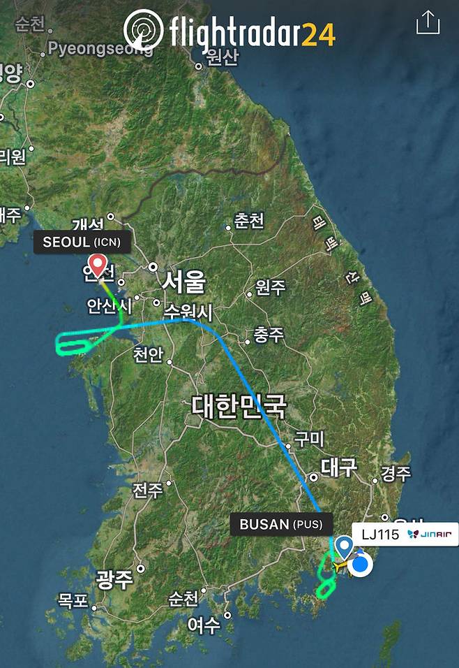 [부산=뉴시스] 진에어 LJ115편 지난 21일 항적도. 김해공항 이륙 후 새와 충돌한 후 인천공항으로 향했다. (사진=플라이트레이더24 캡처) 2025.08.22. photo@newsis.com *재판매 및 DB 금지