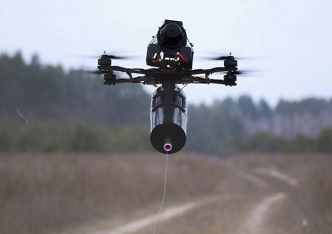 우크라이나군이 개발한 광섬유 드론이 비행을 하고 있다. 세계일보 자료사진