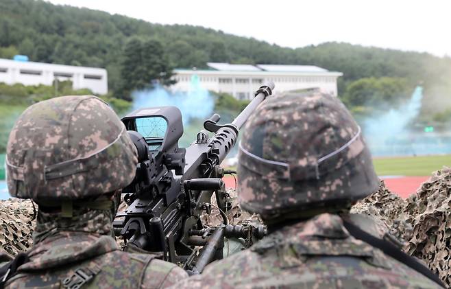 한국 육군 장병들이 K-6 중기관총으로 드론을 요격하는 훈련을 하고 있다. 세계일보 자료사진