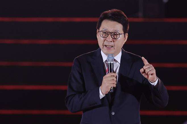비전 발표하는 신동욱 최고위원 후보 - 국민의힘 신동욱 최고위원 후보가 22일 충북 청주시 흥덕구 청주오스코에서 열린 국민의힘 제6차 전당대회에서 비전 발표를 하고 있다.  연합뉴스