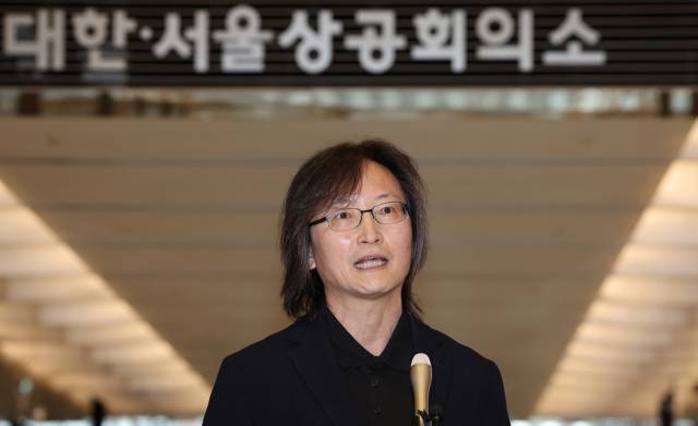 주병기 공정거래위원장 후보자가 14일 인사 청문 준비 사무실이 있는 서울 중구 대한상공회의소로 출근하며 지명 소감을 밝히고 있다. 연합뉴스.