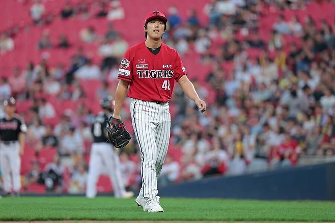 ▲ 4이닝 7실점으로 패전을 안은 이의리 ⓒKIA타이거즈