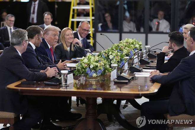 '우크라 종전' 논의 위해 백악관 모인 美·우크라·유럽 정상들 [AP 연합뉴스 자료사진. 재판매 및 DB 금지]