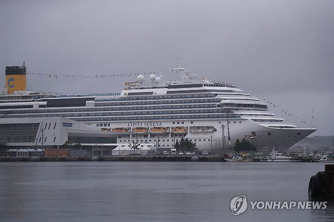 2024년 9월 속초항에 입항한 코스타 세레나호 [연합뉴스 자료사진]