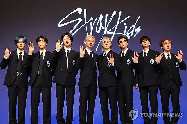 스트레이 키즈, 4집 '카르마'로 컴백 (서울=연합뉴스) 류효림 기자 = 그룹 스트레이 키즈가 22일 서울 여의도 콘래드 호텔에서 열린 정규앨범 4집 '카르마' 발매 기념 기자간담회에서 포즈를 취하고 있다. 2025.8.22 ryousanta@yna.co.kr