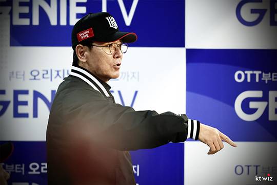 2연패를 당했는데 순위가 상승하는 경험을 한 이강철 감독(사진=KT)